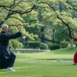 Tai chi gyakorlat a szabadban, mindfulness és tudatosság