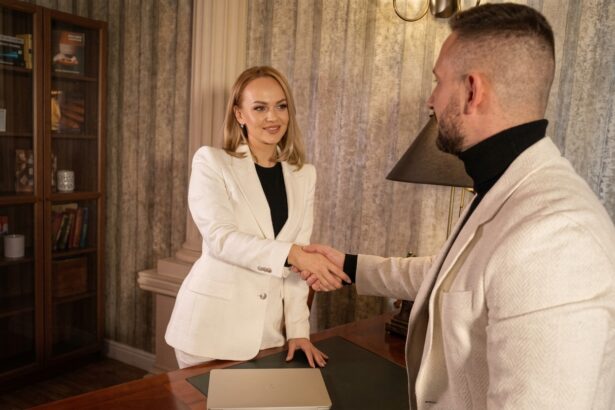 Vezetői toborzás folyamatában kézfogás