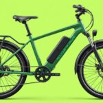 Zöld e-bike oldalnézeti képe, modern dizájnnal és akkumulátorral.
